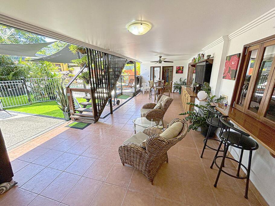 Oasis, In Leafy Whitfield. Villa Edge Hill Kültér fotó